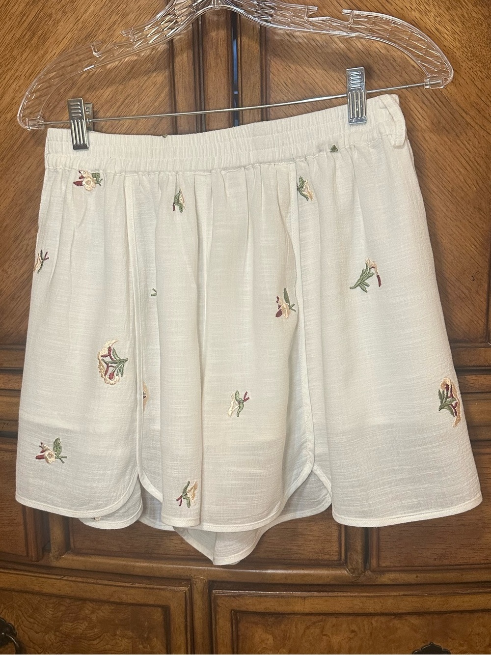 Sancia Eymara Ivory Embroidered Lined Pull-On Shorts Size M Resort Luxury - Picture 2 of 14